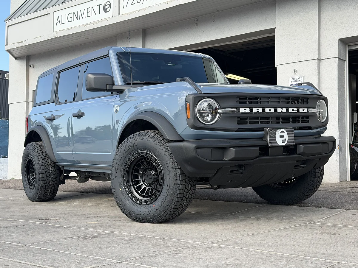 2024 Ford Bronco with Lock Off-Road Mojave Black Wheels