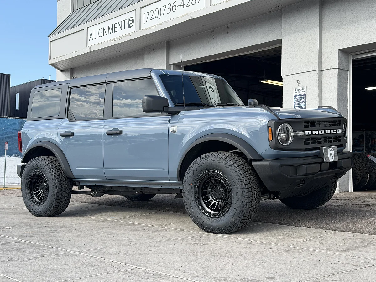 Black Wheels Lock Off-Road Mojave on 2024 Ford Bronco