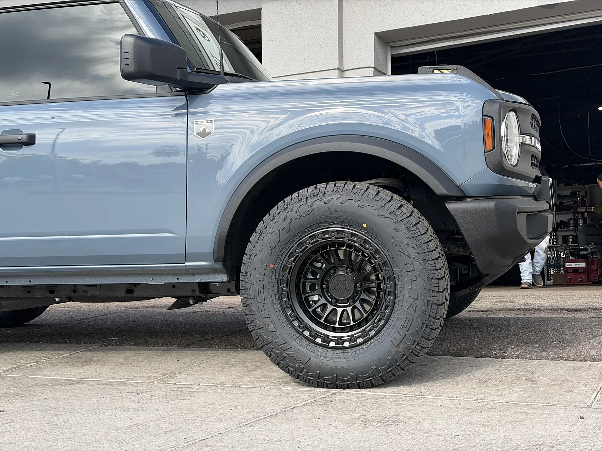 2024 Ford Bronco with Lock Off-Road Mojave in Black