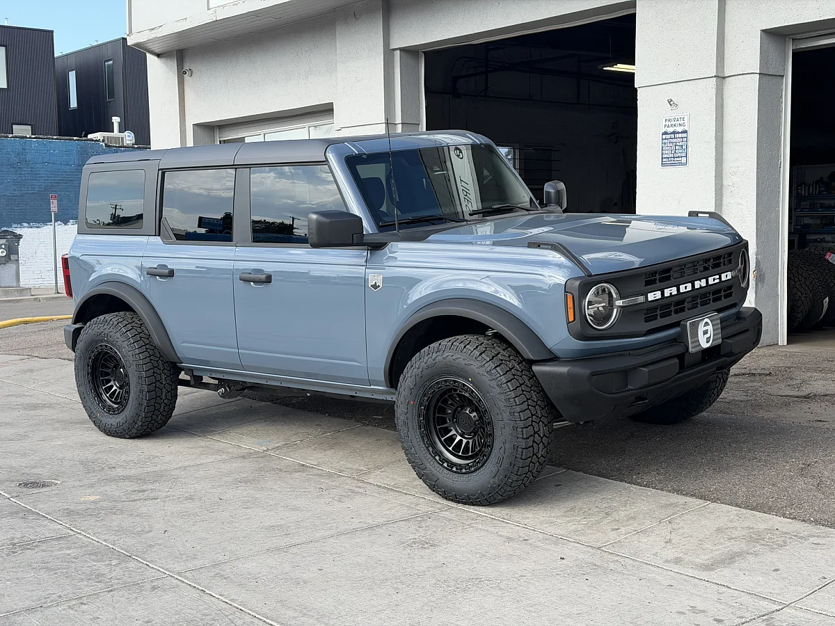 2024 Ford Bronco Running Lock Off-Road Mojave Black