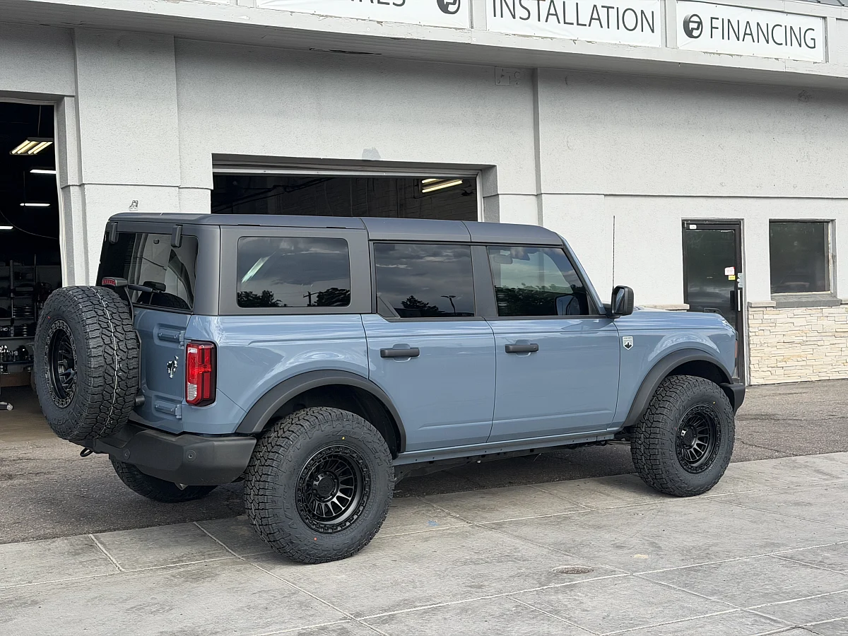 2024 Ford Bronco Lock Off-Road Mojave Black Custom Wheels