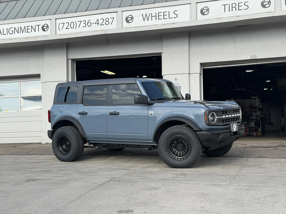 Lock Off-Road Mojave Black on 2024 Ford Bronco
