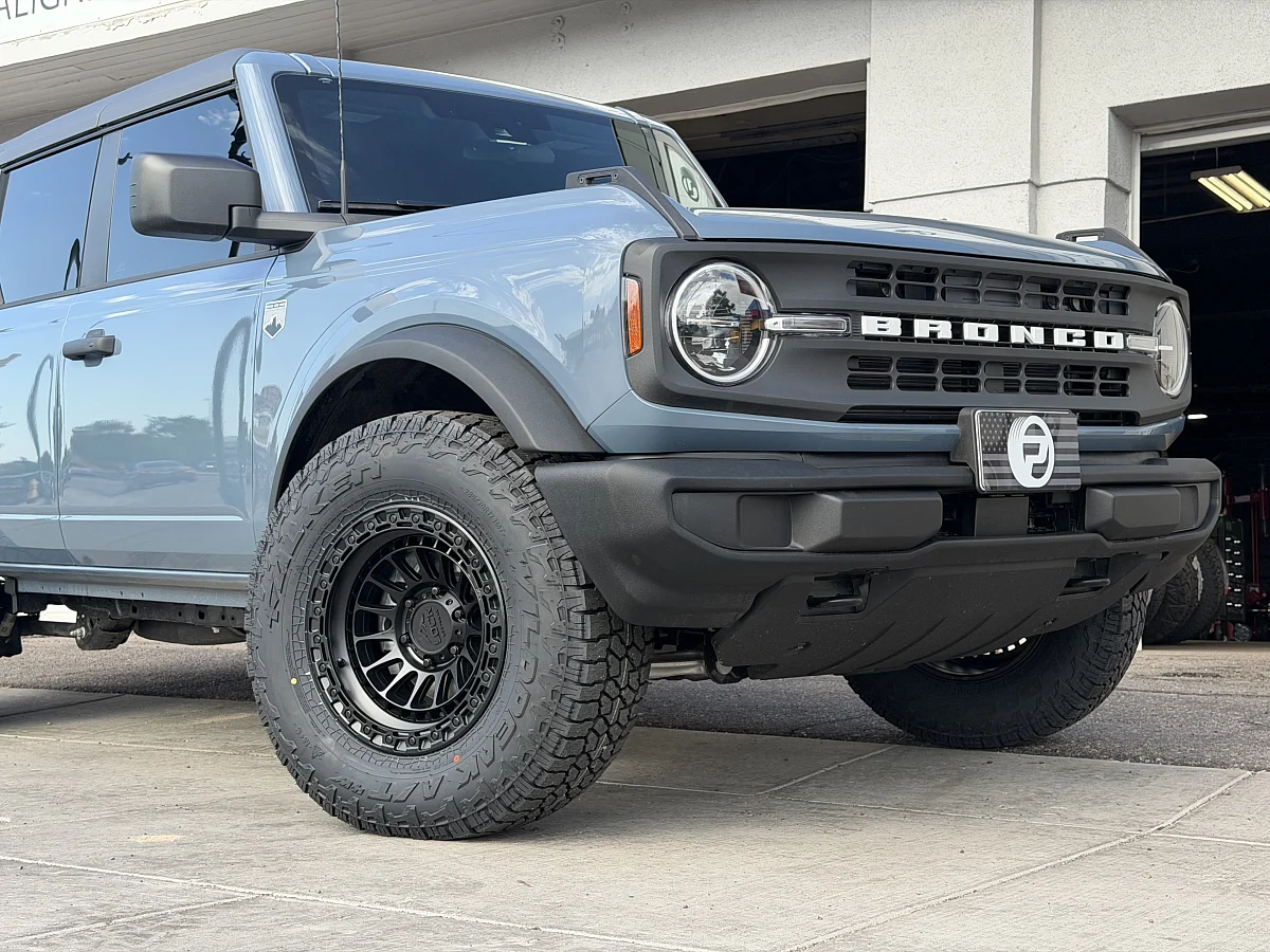 Lock Off-Road Mojave Black Rim on 2024 Ford Bronco