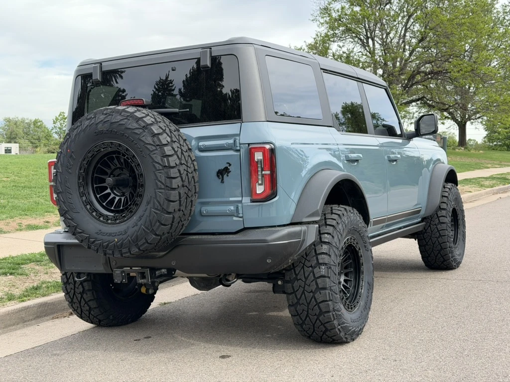 2025 Ford Bronco with Lock Off-Road Mojave Black Rims