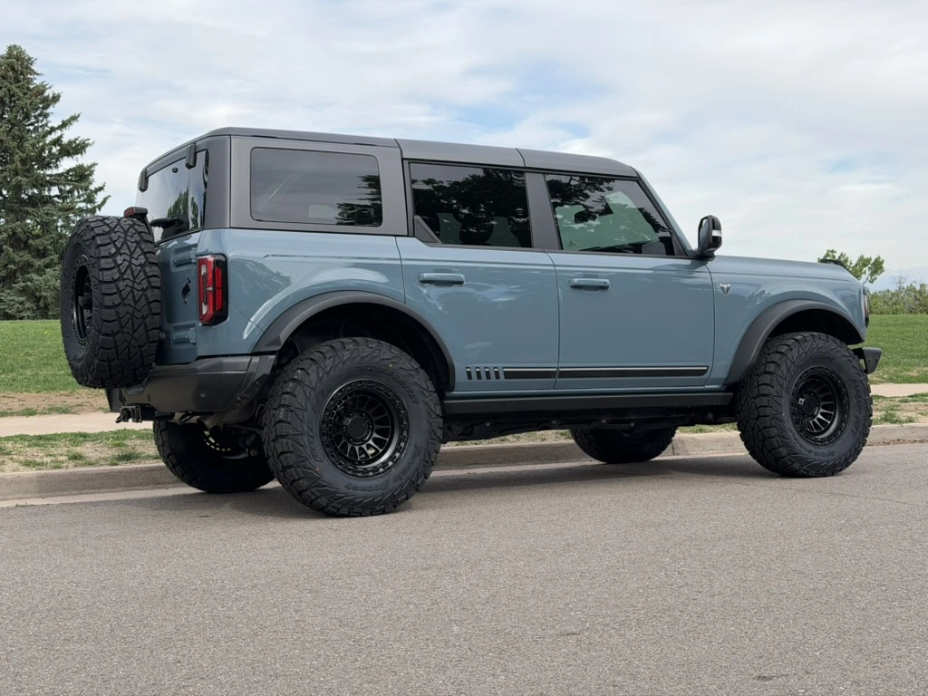 2025 Ford Bronco with Lock Off-Road Mojave Black Wheels