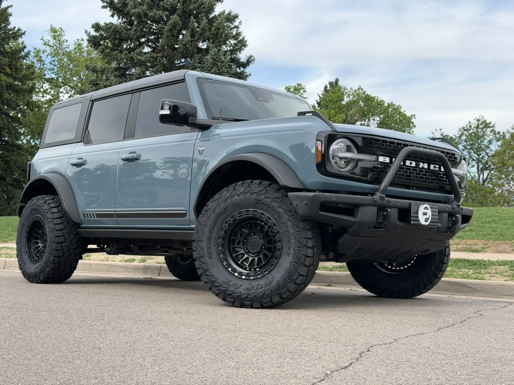 2025 Ford Bronco Running Lock Off-Road Mojave Black