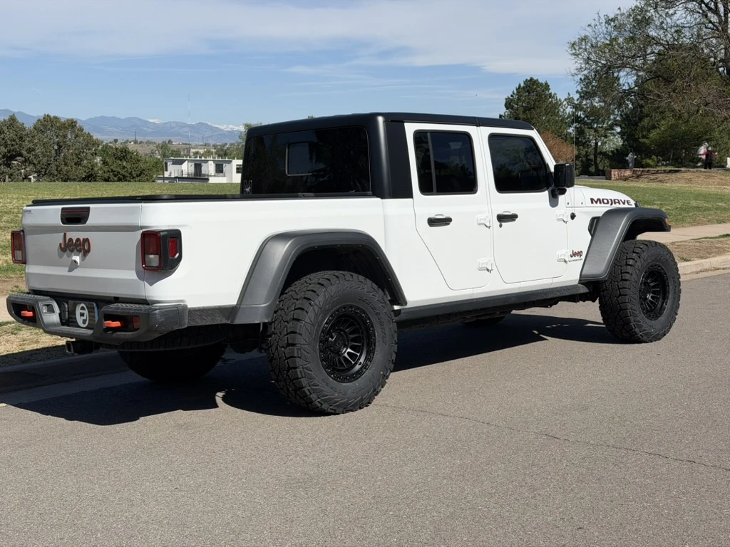 2025 Jeep Gladiator Lock Off-Road Mojave Black Wheel