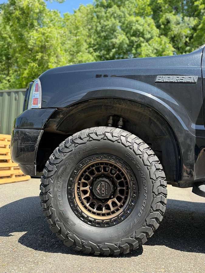 2005 Ford Excursion with Lock Off-Road Mojave Bronze Rims