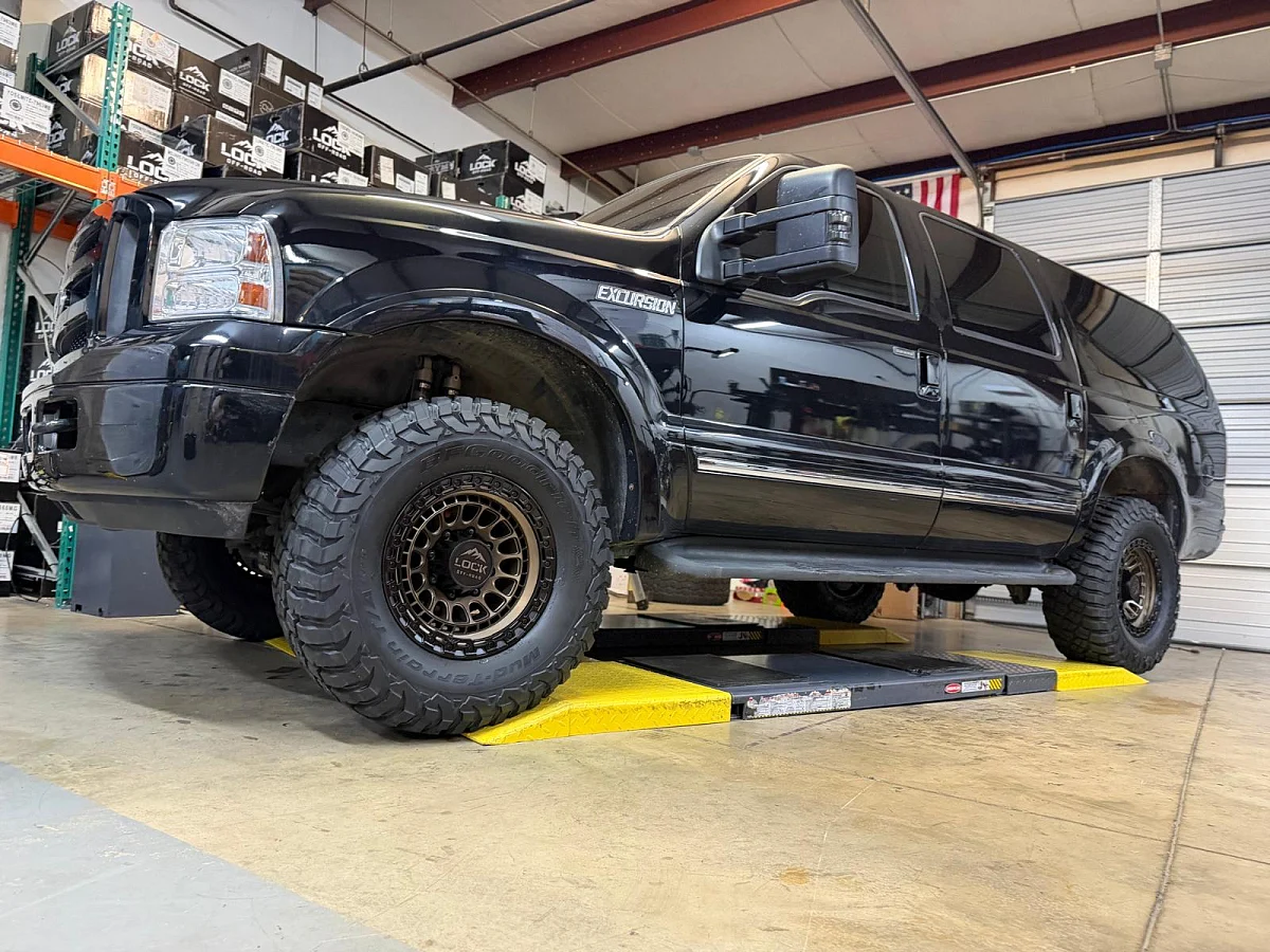 Bronze Lock Off-Road Mojave on 2005 Ford Excursion