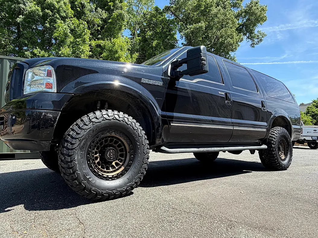 Lock Off-Road Mojave Bronze on 2005 Ford Excursion