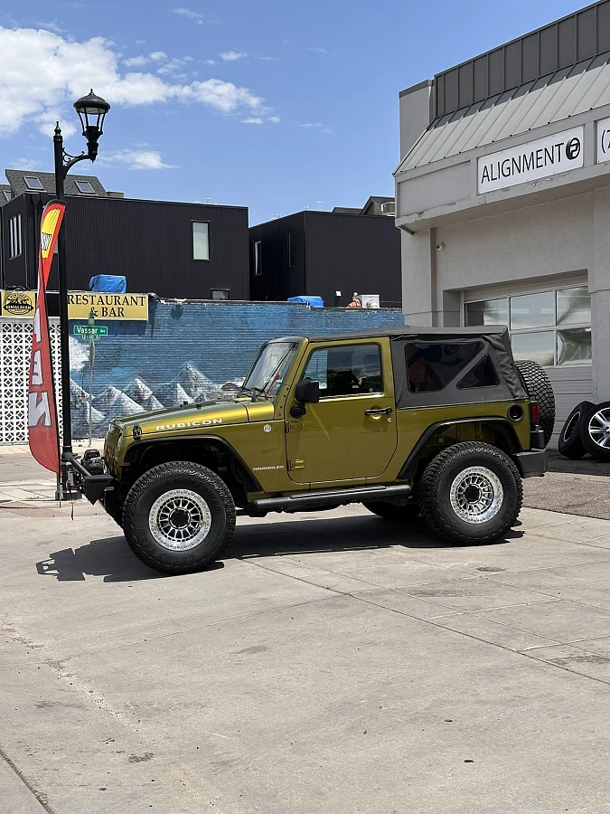 Polished Lock Off-Road Mojave on 2017 Jeep Wrangler