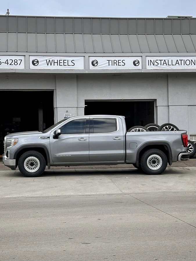 2022 GMC Sierra 1500 with Lock Off-Road Mojave Polished Wheels