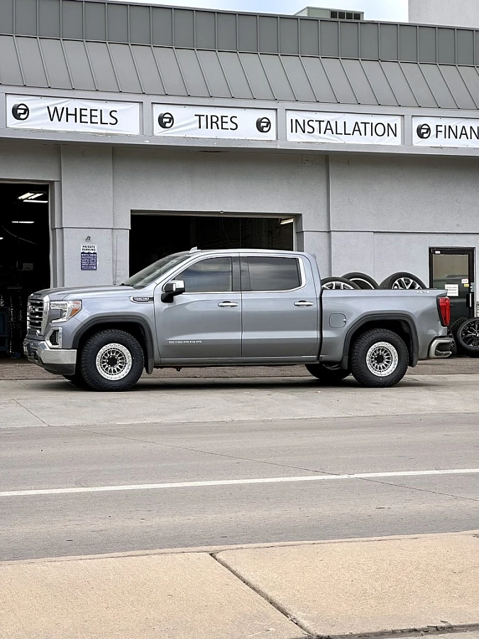 2022 GMC Sierra 1500 with Lock Off-Road Mojave Polished Rims