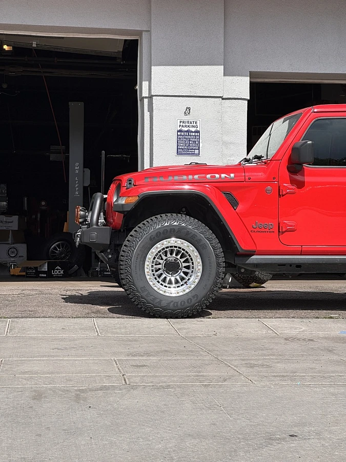 Lock Off-Road Mojave Polished on 2026 Jeep Gladiator