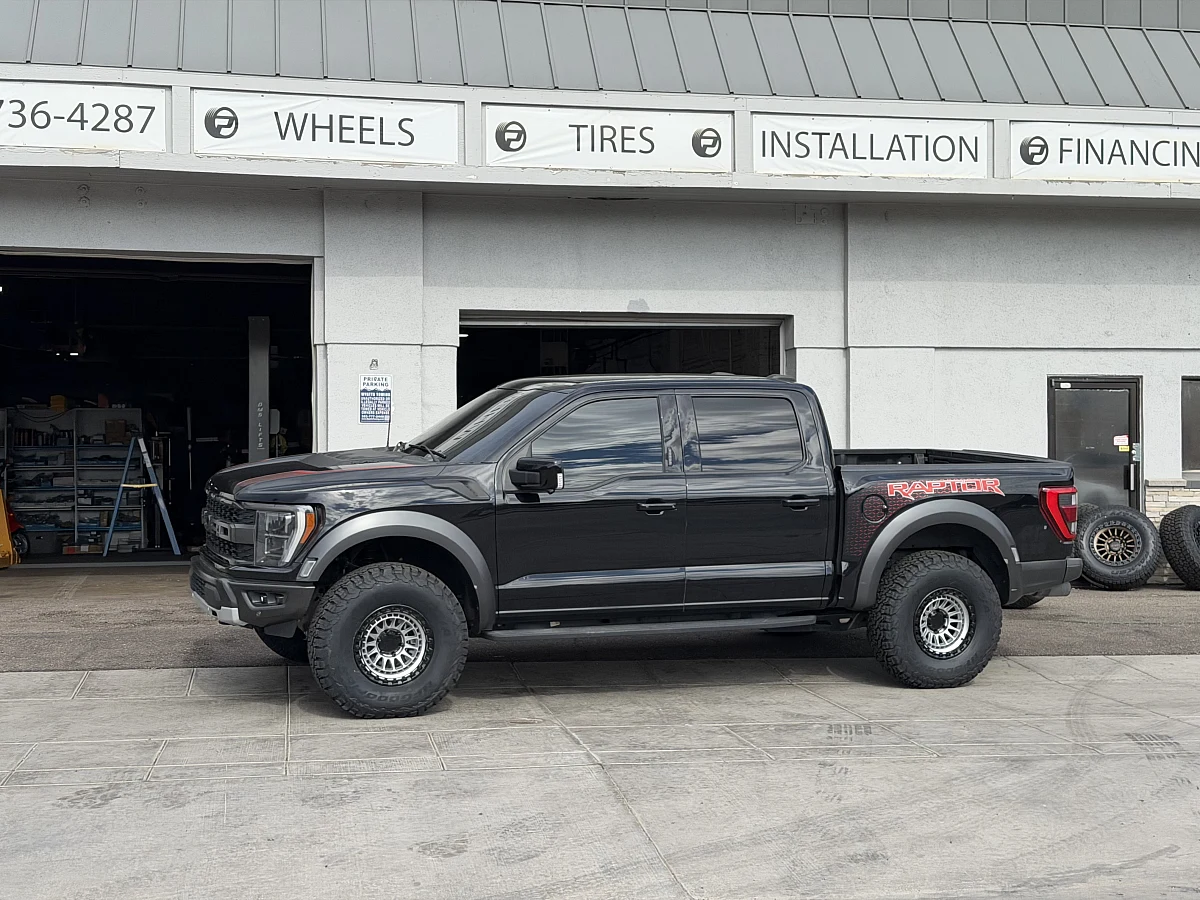 2023 Ford F-150 Running Lock Off-Road Mojave Two Tone