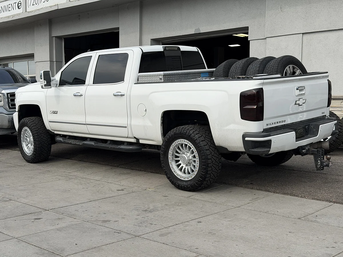 2016 Chevrolet Silverado 2500HD with Lock Off-Road Trail Machined Silver Rims