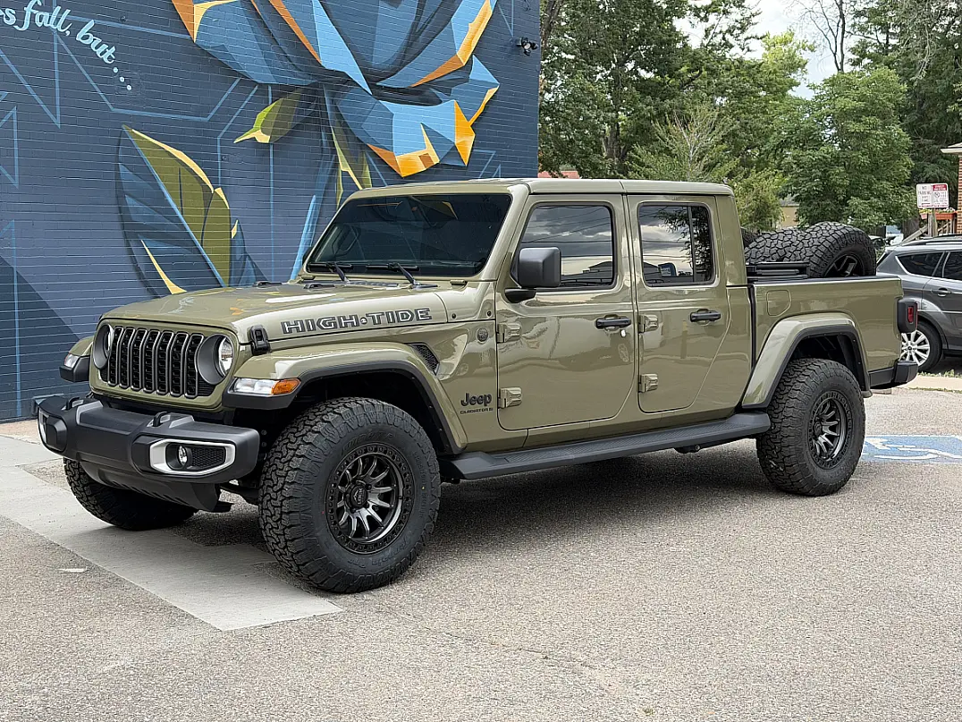 2026 Jeep Gladiator Lock Off-Road Trail Matte Gunmetal with Matte Black Ring Wheel