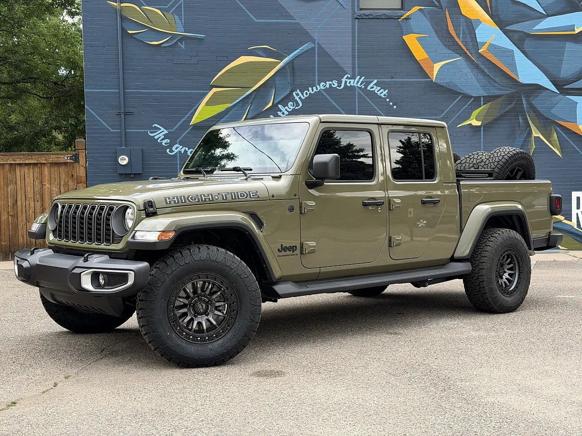 Lock Off-Road Trail — Matte Gunmetal with Matte Black Ring on 2026 Jeep Gladiator