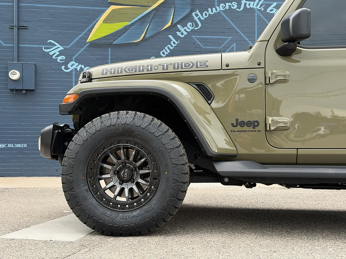Lock Off-Road Trail Wheels in Matte Gunmetal with Matte Black Ring for 2026 Jeep Gladiator