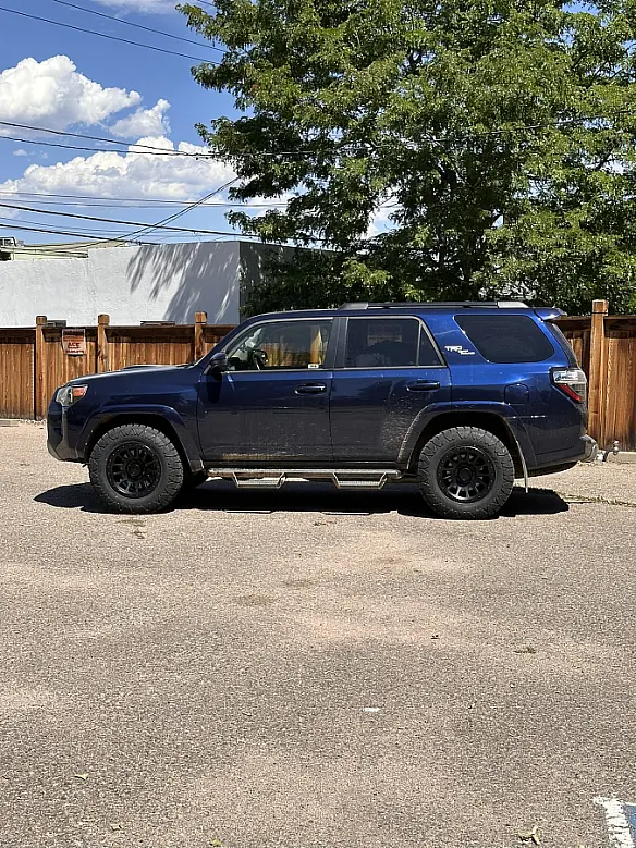 Lock Off-Road Yosemite Black on 2022 Toyota 4Runner