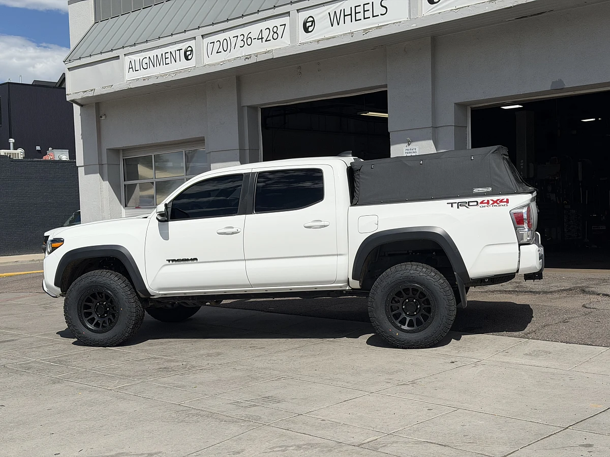 2023 Toyota Tacoma Equipped with Lock Off-Road Yosemite Black