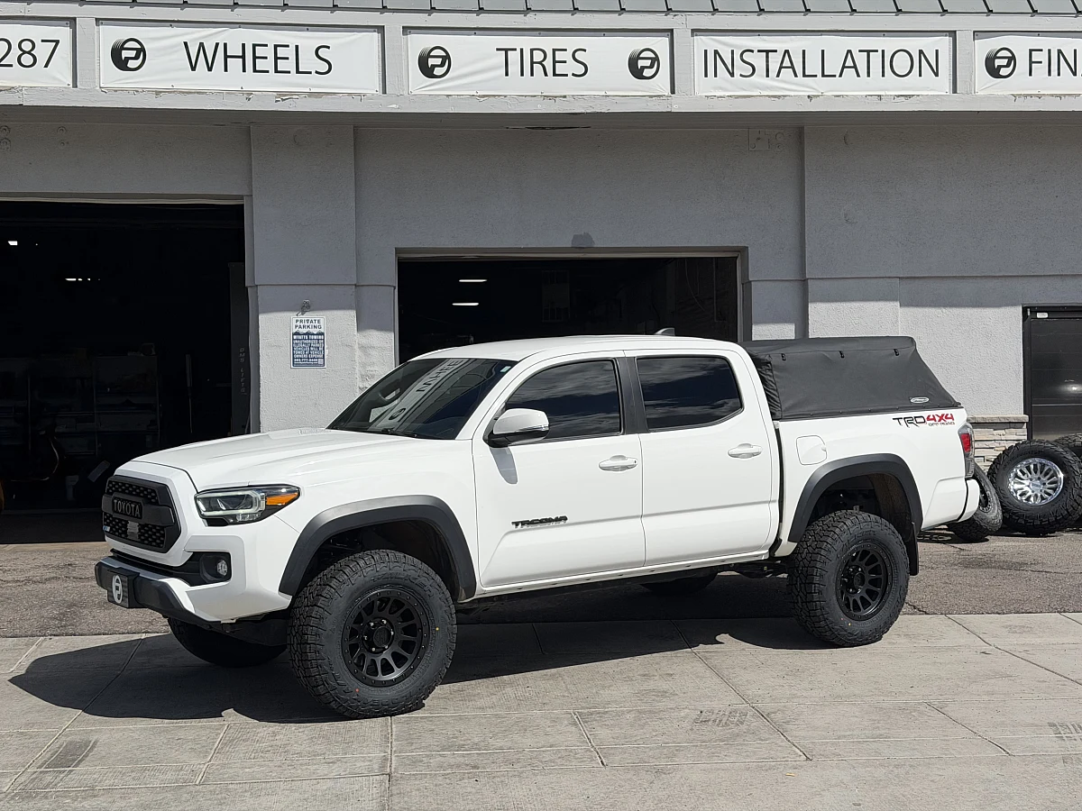 Lock Off-Road Yosemite Black on 2023 Toyota Tacoma