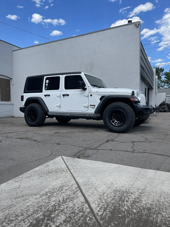 Black Lock Off-Road Yosemite on 2024 Jeep Wrangler