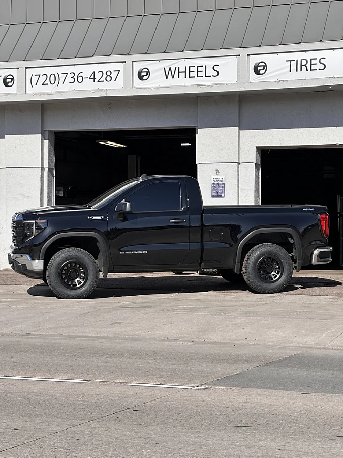 Black Lock Off-Road Yosemite on 2025 GMC Sierra 1500