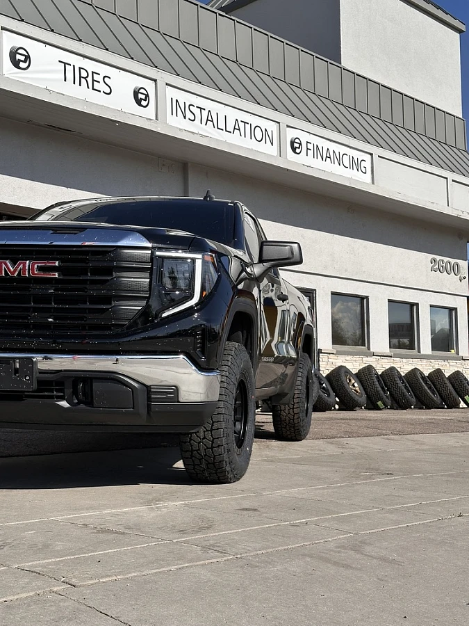 2025 GMC Sierra 1500 Lock Off-Road Yosemite Black Wheel