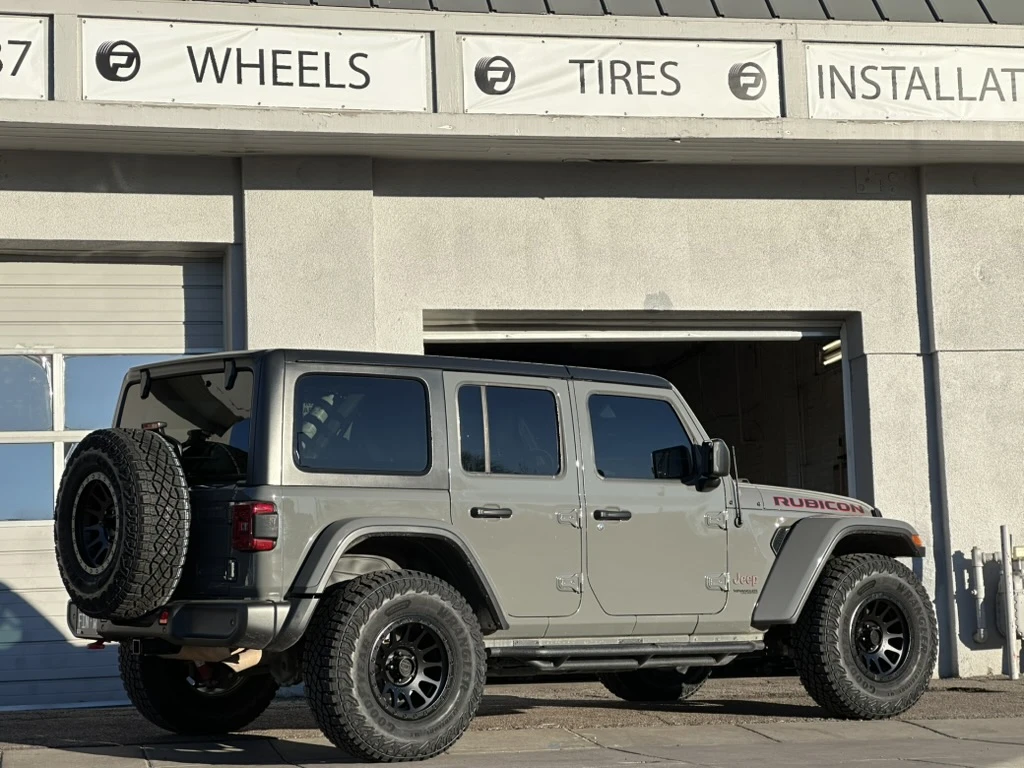 2026 Jeep Wrangler Equipped with Lock Off-Road Yosemite Black