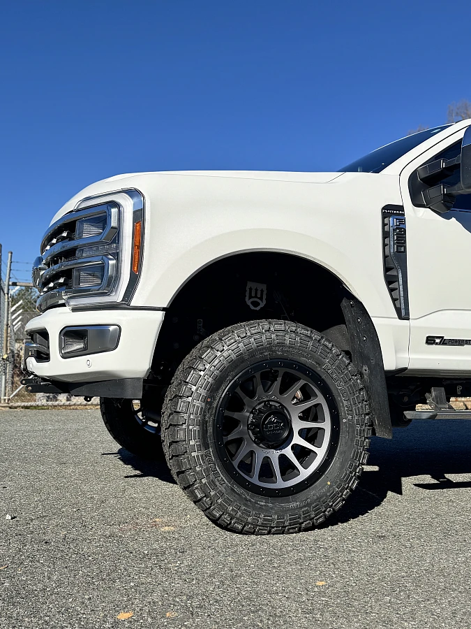 Charcoal Lock Off-Road Yosemite on 2025 Ford F-250