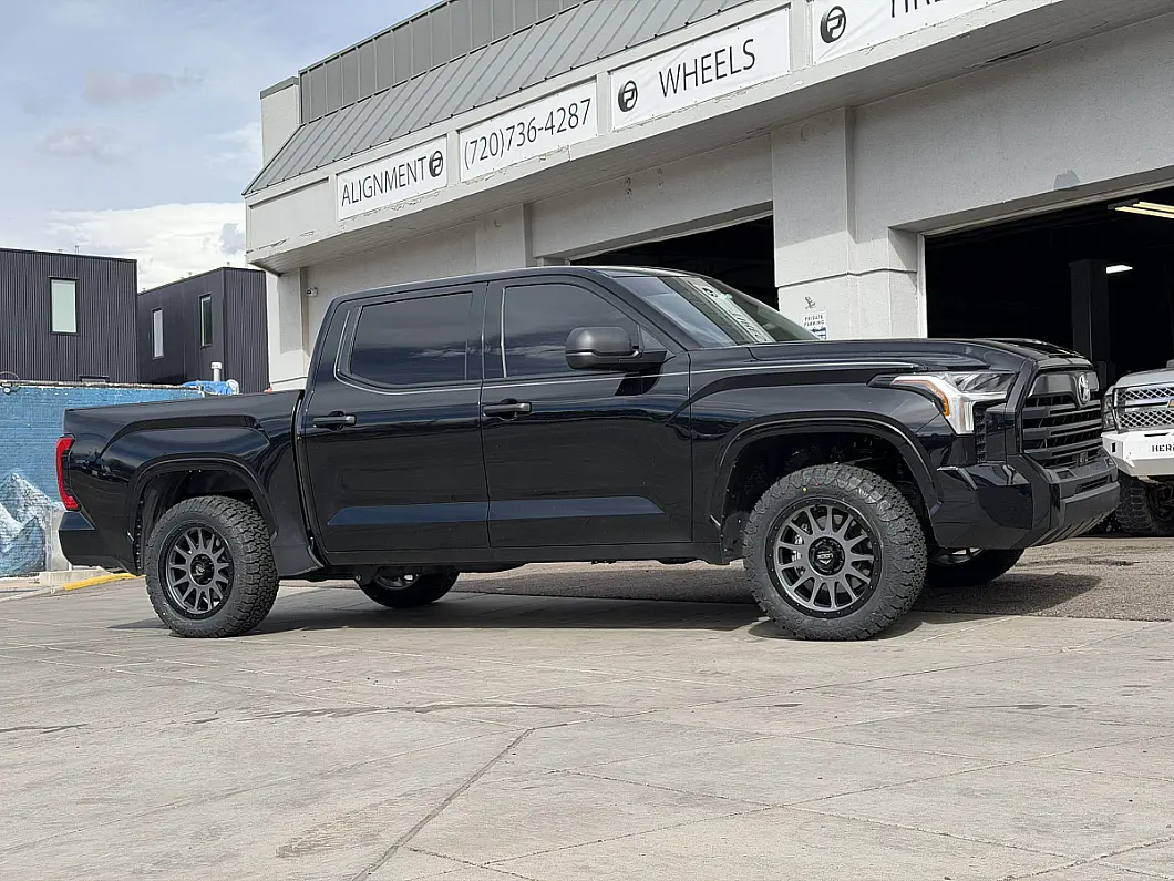 Lock Off-Road Yosemite Charcoal on 2026 Toyota Tundra