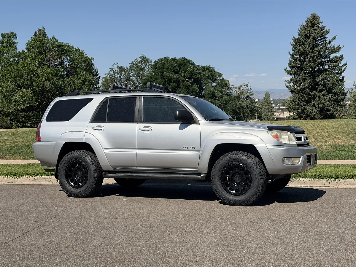 Double Black Method MR305 Rim on 2004 Toyota 4Runner