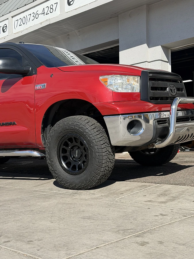 Double Black Method MR305 Rim on 2015 Toyota Tundra