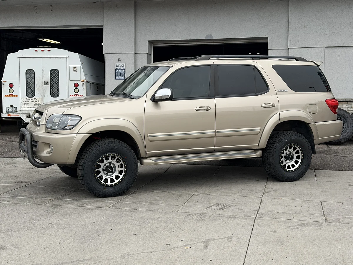 2006 Toyota Sequoia with Silver Method MR305 Rims