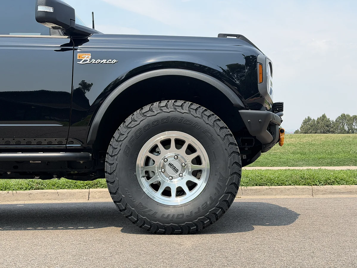 2026 Ford Bronco with Polished Silver Method MR703 Rims