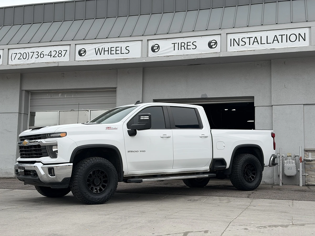 2025 Chevrolet Silverado 2500HD with Method MR709 Black Rims
