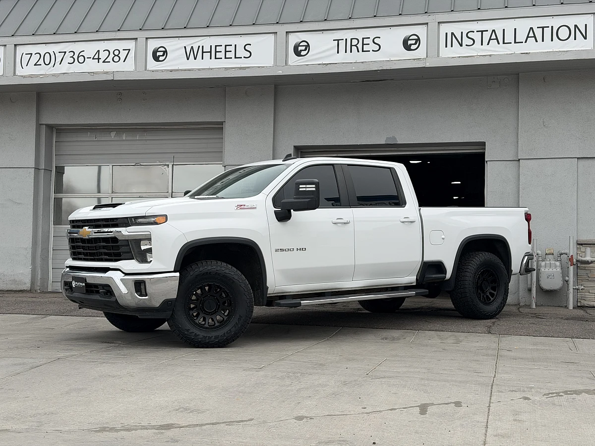 Method MR709 Black Aftermarket Wheel on 2025 Chevrolet Silverado 2500HD