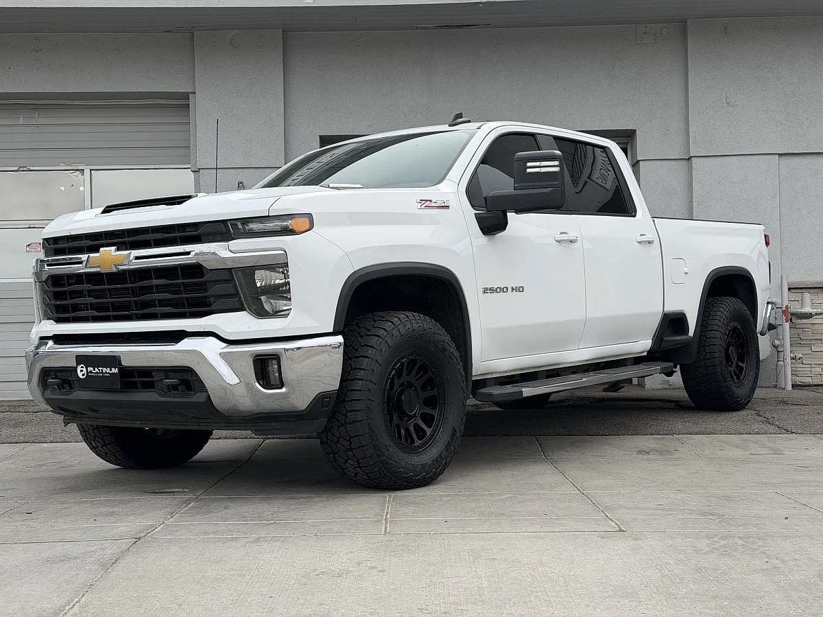 Method MR709 Black Rim on 2025 Chevrolet Silverado 2500HD