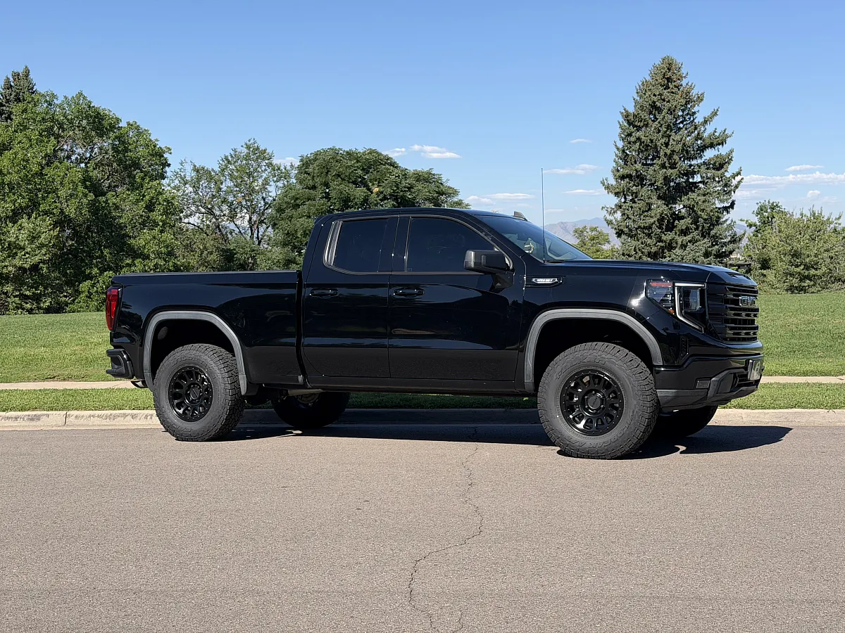 2025 GMC Sierra 1500 Fitted with Black Method MR709 Rims