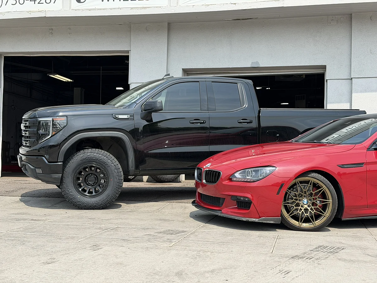 2025 GMC Sierra 1500 with Black Method MR709 Rims