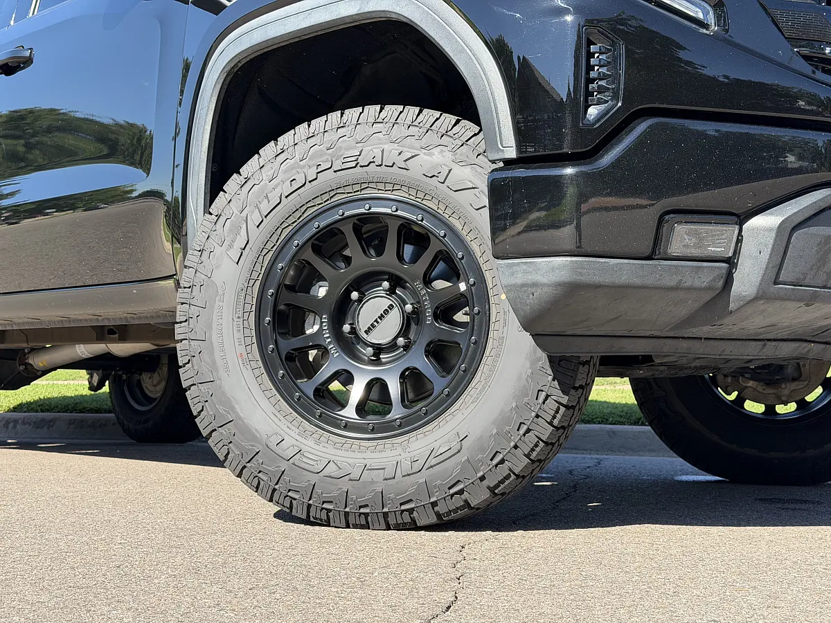 Method MR709 Black Upgrade on 2025 GMC Sierra 1500
