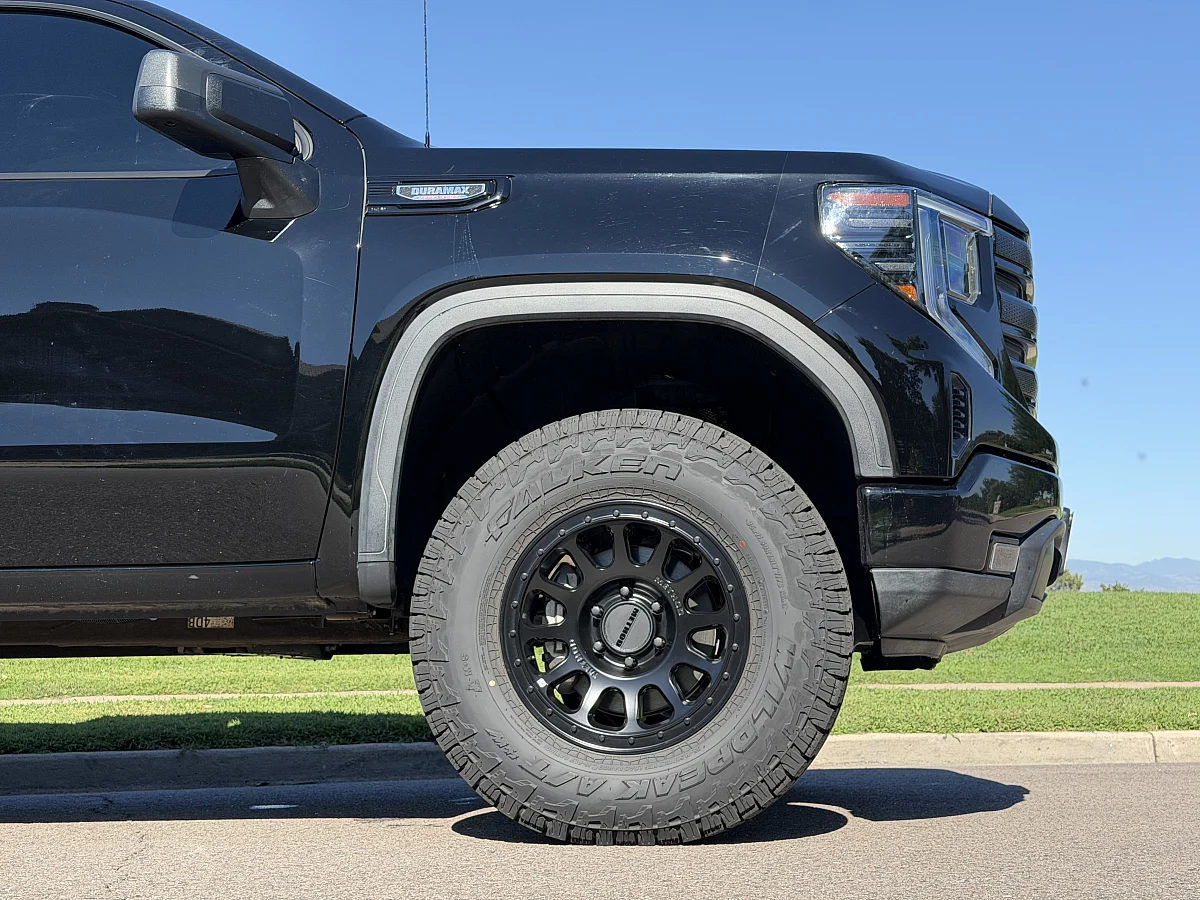 2025 GMC Sierra 1500 with Method MR709 in Black