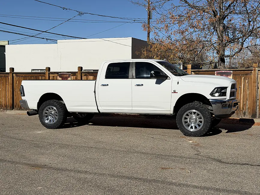 Method MR709 Polished Silver on 2015 RAM 2500