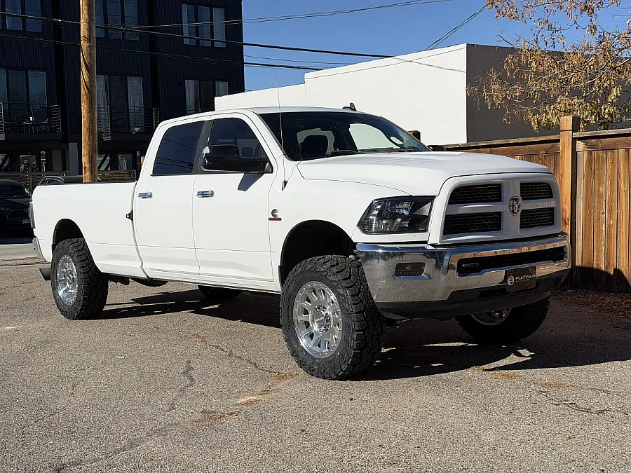 Polished Silver Method MR709 on 2015 RAM 2500