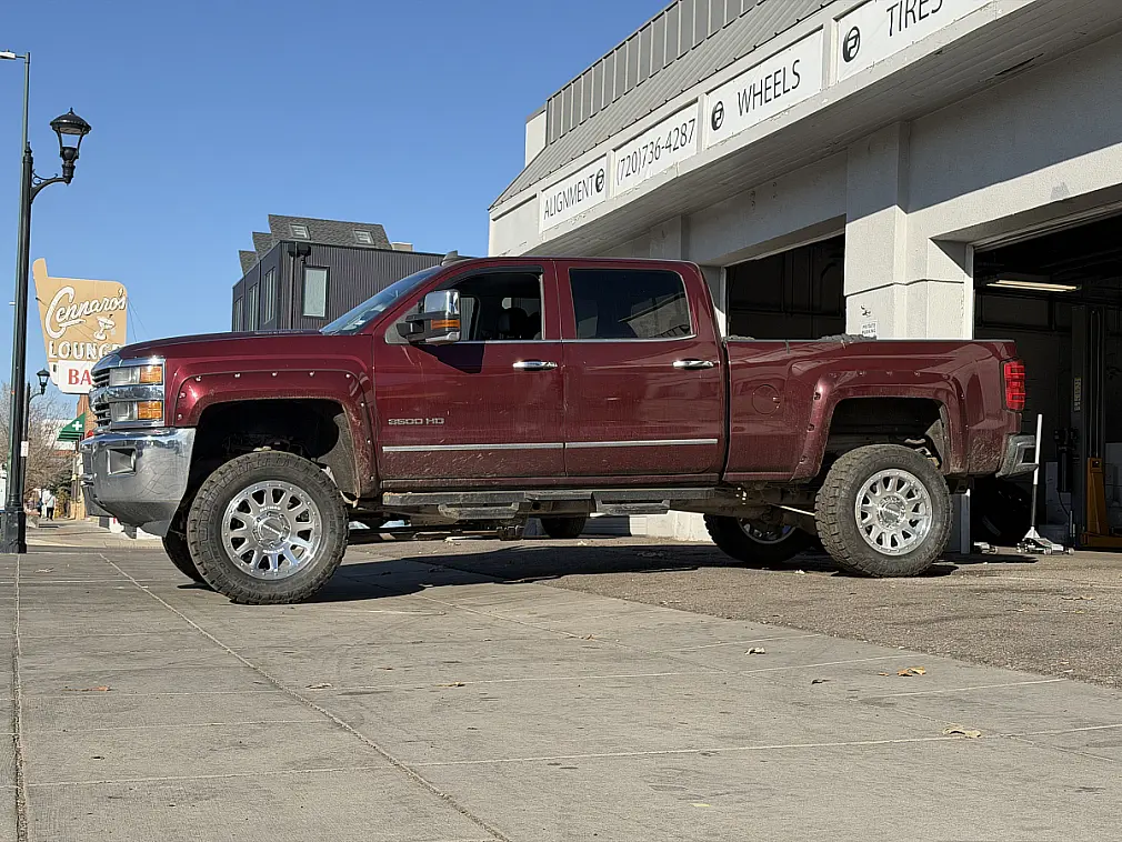Polished Silver Method MR709 on 2016 Chevrolet Silverado 3500HD