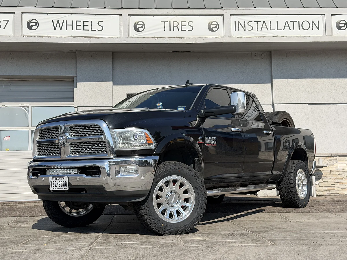 Polished Silver Method MR709 on 2021 RAM 2500