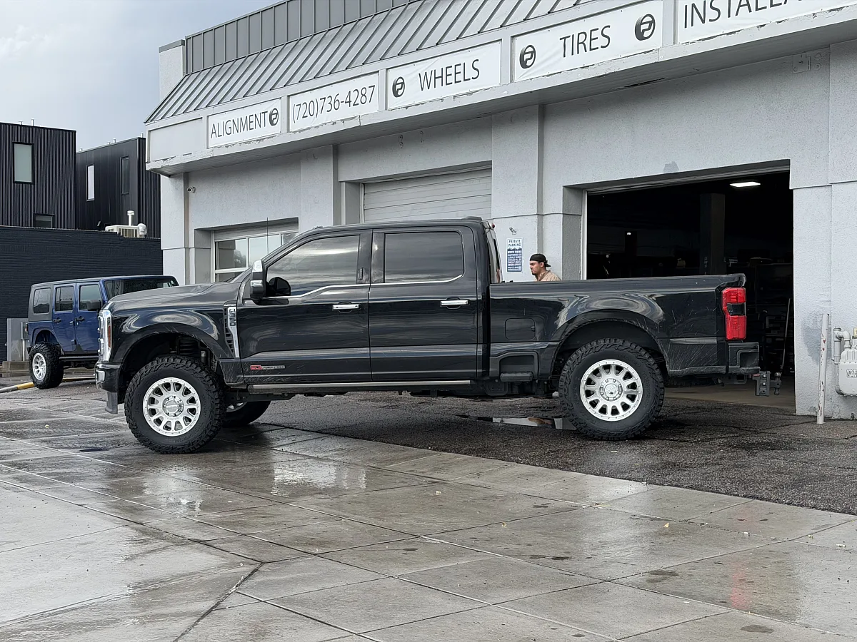 Method MR709 — Polished Silver on 2024 Ford F-350