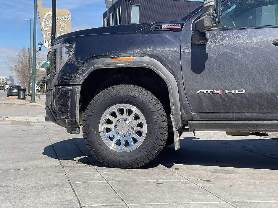 Polished Silver Method MR709 on 2025 GMC Sierra 3500HD