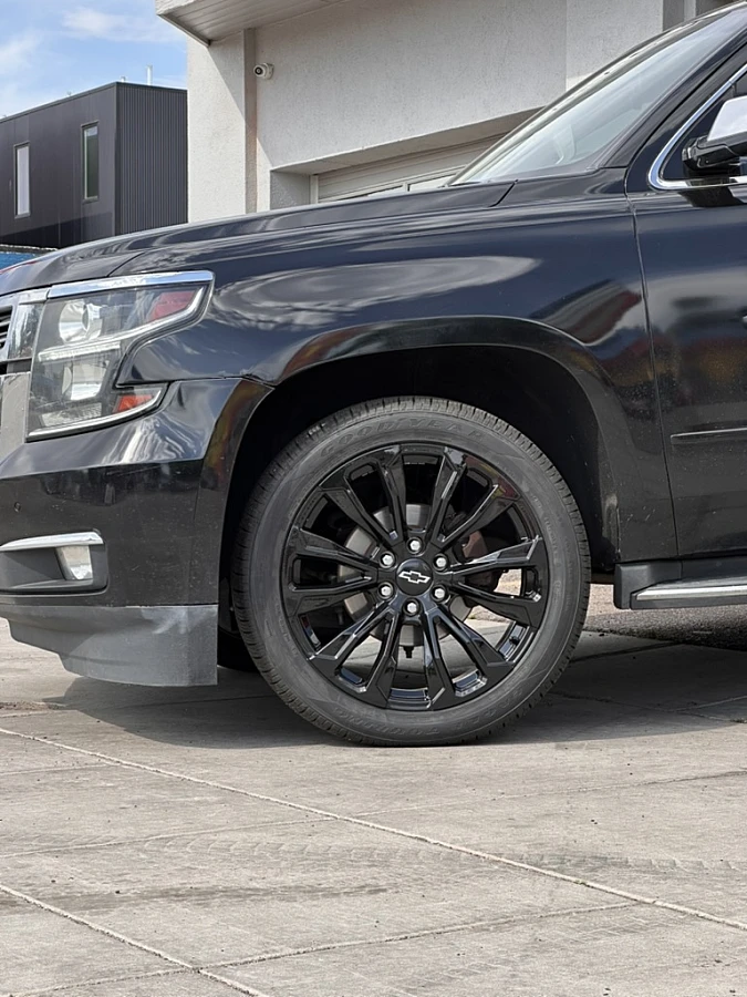 2020 Chevrolet Tahoe with Replica Wheels 22" Denali 1107 Black Wheels